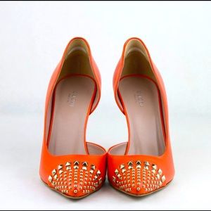 GUCCI STUDDED D’ORSAY ORANGE LEATHER PUMPS